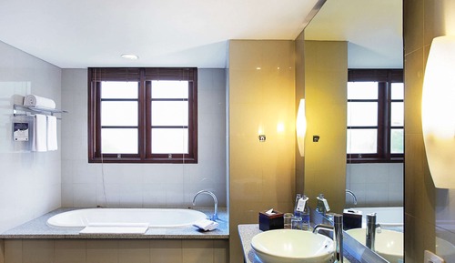 Suite, 2 Bedrooms, Balcony