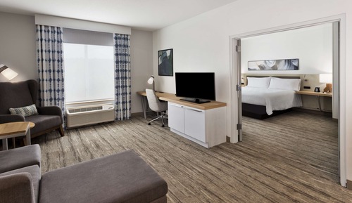 Suite, 1 King Bed (Hearing Accessible)