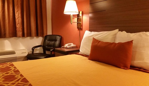 Standard Room, 1 Queen Bed