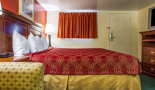 Standard Room, 1 King Bed, Non Smoking, Ground Floor
