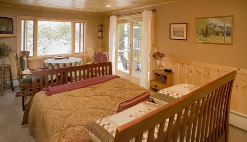 Deluxe Room, 1 Queen Bed, Balcony, Lake View (Eagle Room)