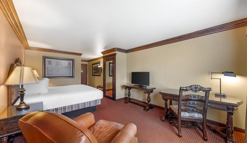 Standard Room, 1 King Bed, Non Smoking, Refrigerator & Microwave