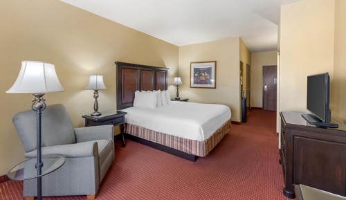 Standard Room, 1 King Bed, Accessible, Bathtub