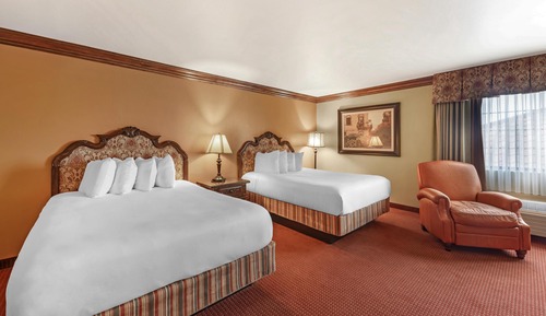Suite, 2 Queen Beds, Accessible, Bathtub