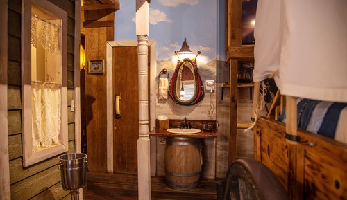 Room (Wild West)