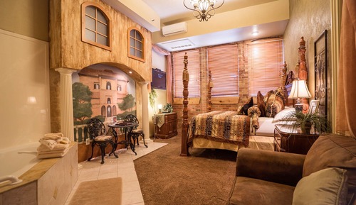 Room (Romeos Retreat)
