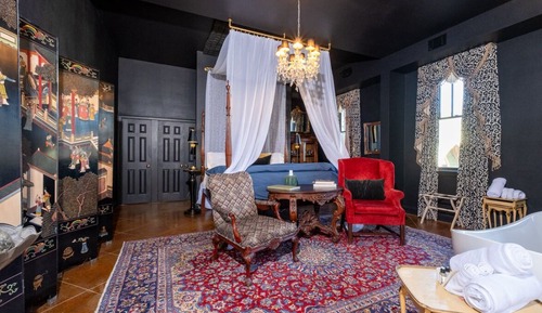 The Pagoda Suite, Fireplace and Jetted Tub