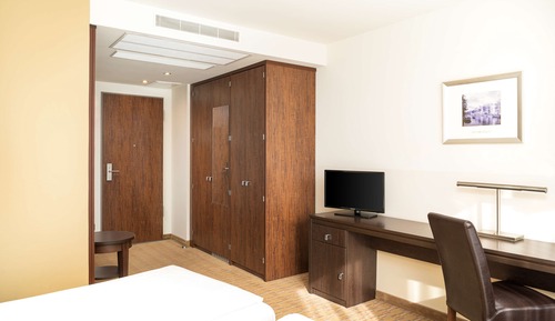 Twin Room with a view of the inner courtyard