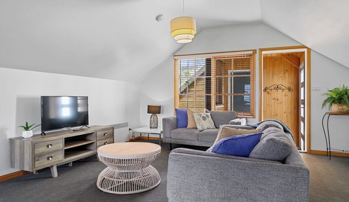 Three Bedroom Seaview Apartment