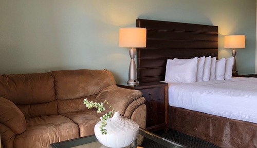 Standard Room, 1 King Bed, Balcony, Ocean View (Third Level)