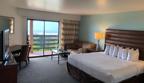 Standard Room, 1 King Bed, Refrigerator & Microwave, Ocean View (Parking Level)