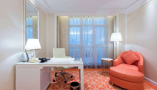 Business Room, 1 King Bed, Non Smoking