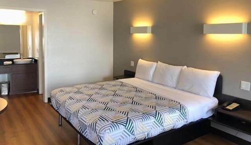 Standard Room, 1 King Bed, Non Smoking, Refrigerator & Microwave