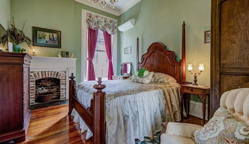 Queen Room