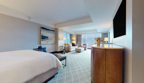 Junior Suite, 1 King Bed (Channel View)