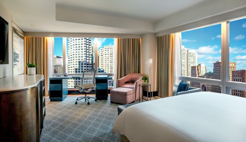Classic Room, 1 King Bed, Corner (Fort Point Channel View)
