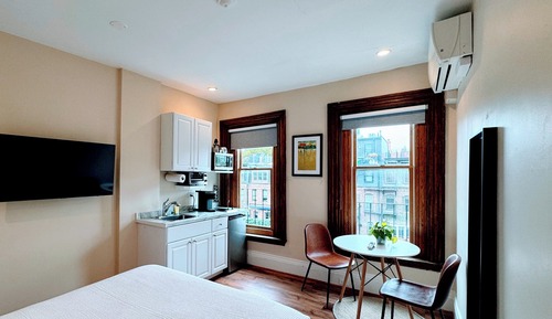 Basic Room, 1 Queen Bed, Shared Bathroom
