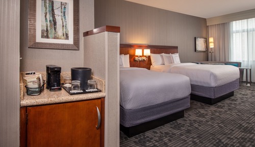 Room, 2 Queen Beds, Non Smoking (Mobility Accessible, Tub)