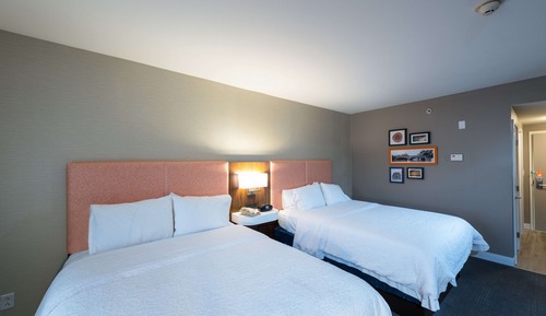 Two queen beds non smoking