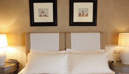 Deluxe Room, 1 Queen Bed, Private Bathroom