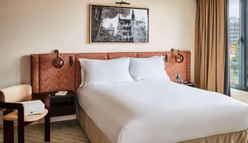 Executive Suite, 1 King Bed (Separate living area)