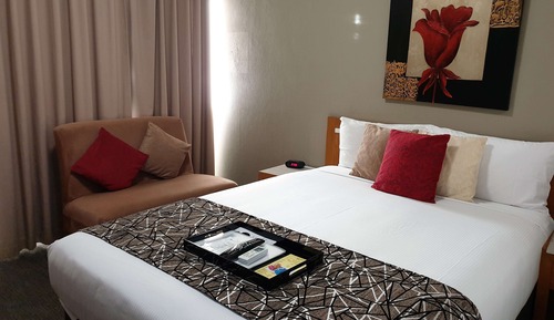 Executive Room, 1 Queen Bed, Non Smoking (Walk-in Shower)