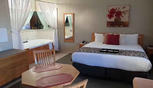 Executive Room, 1 King Bed, Non Smoking (Walk-in Shower;Larger Room)