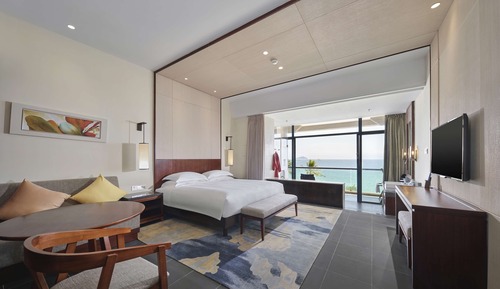 King Beach Front Room
