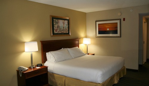 Standard Room, 1 King Bed, Accessible (Mobility, Tub)
