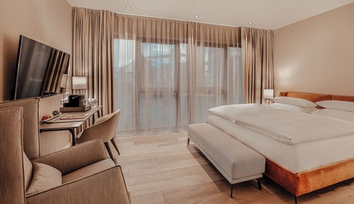 Deluxe Double Room (street side)