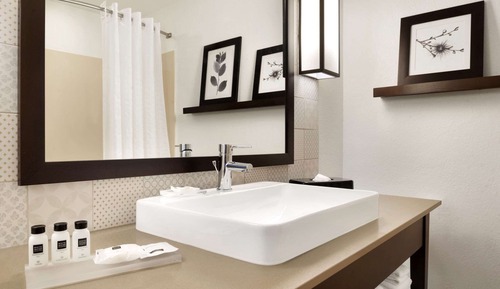 Studio Suite, 1 King Bed with Sofa bed, Non Smoking