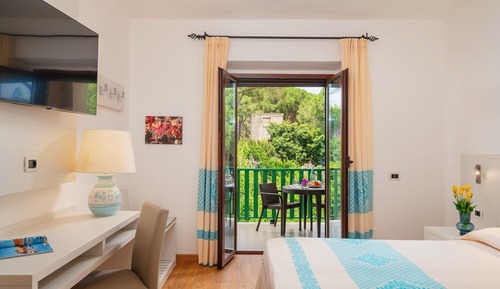 Classic Triple Room, Garden View
