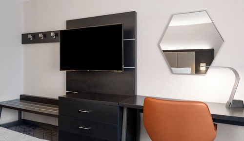 Standard Room, 1 King Bed, Accessible (Mobility Tub)
