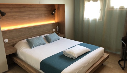 Standard Room, 1 Queen Bed