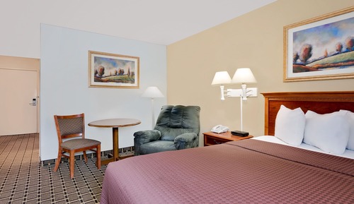 Standard Room, 1 Queen Bed, Accessible