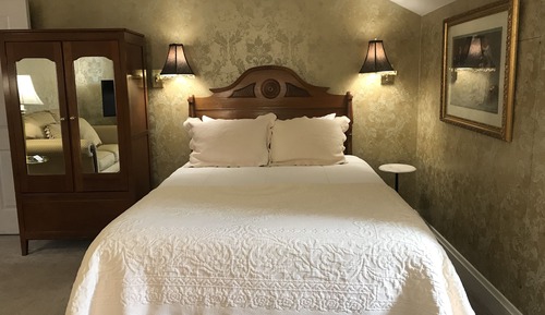 Romantic Room, River View 305