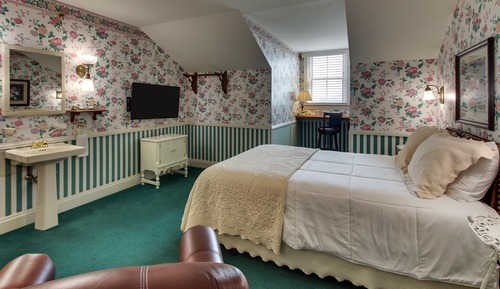Standard Room, 1 Queen Bed, River View 304