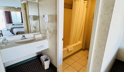 Standard Room, 2 Queen Beds, Courtyard Area