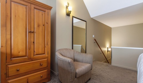 Studio + Loft (Unit 309)