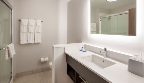 Room, 2 Queen Beds, Roll-in Shower (Communications, Roll-In Shower)