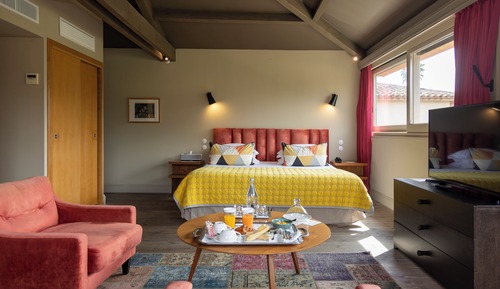 Superior Suite, 1 Bedroom, Mountain View, Garden Area