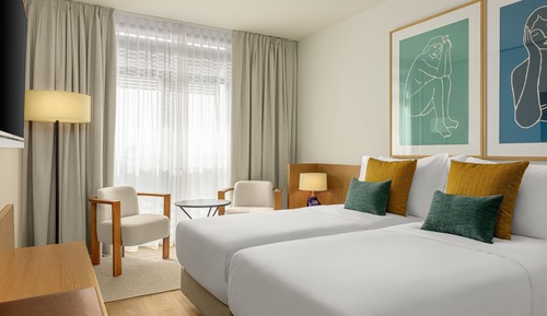 Standard Room, 1 King Bed, Garden View