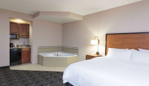 Studio, 1 King Bed, Accessible (Hearing)