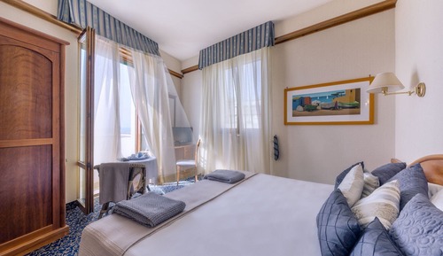 Standard Suite, Sea View