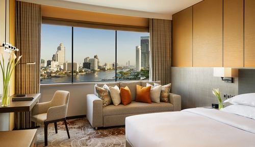 Family Room, 1 King Bed, River View