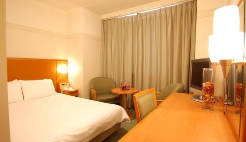 Double Room, Smoking