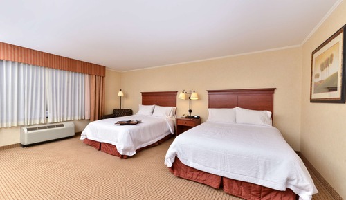 Room, 2 Queen Beds, Accessible, Bathtub (Mobility & Hearing)