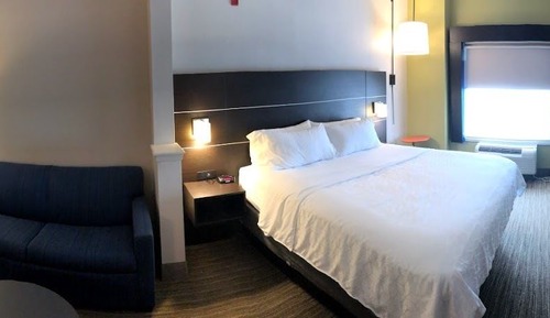 Suite, 1 King Bed, Accessible (Communications Accessible)