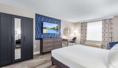 Standard Room, 1 Queen Bed, Accessible, Refrigerator & Microwave