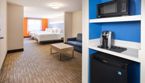 Suite, 2 Queen Beds, Roll-in Shower (Communications)